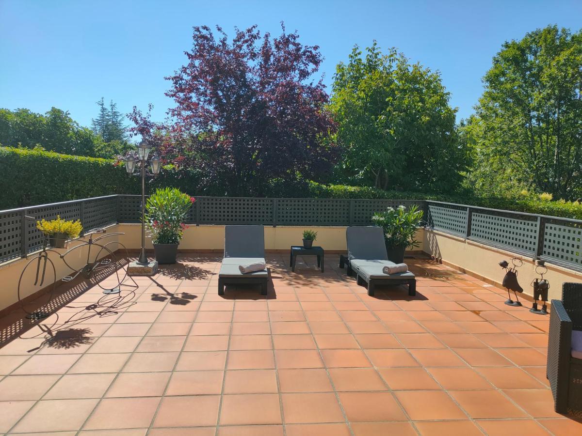 Chalet Loft Abantos - 120m2 más Terraza y Jardín Independiente San Lorenzo de El Escorial Esterno foto